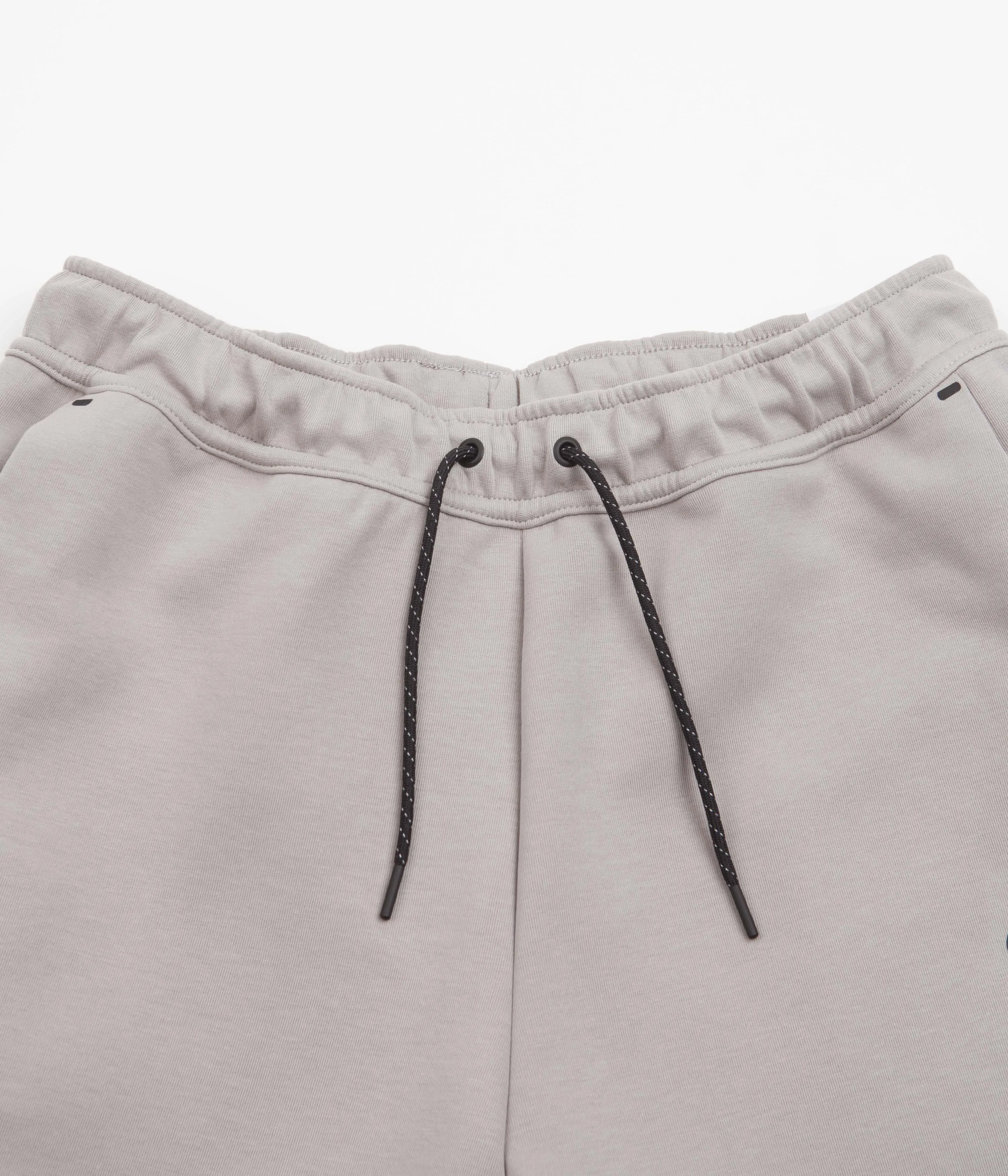 Nike Tech Fleece Shorts - Enigma Stone / Enigma Stone / Black