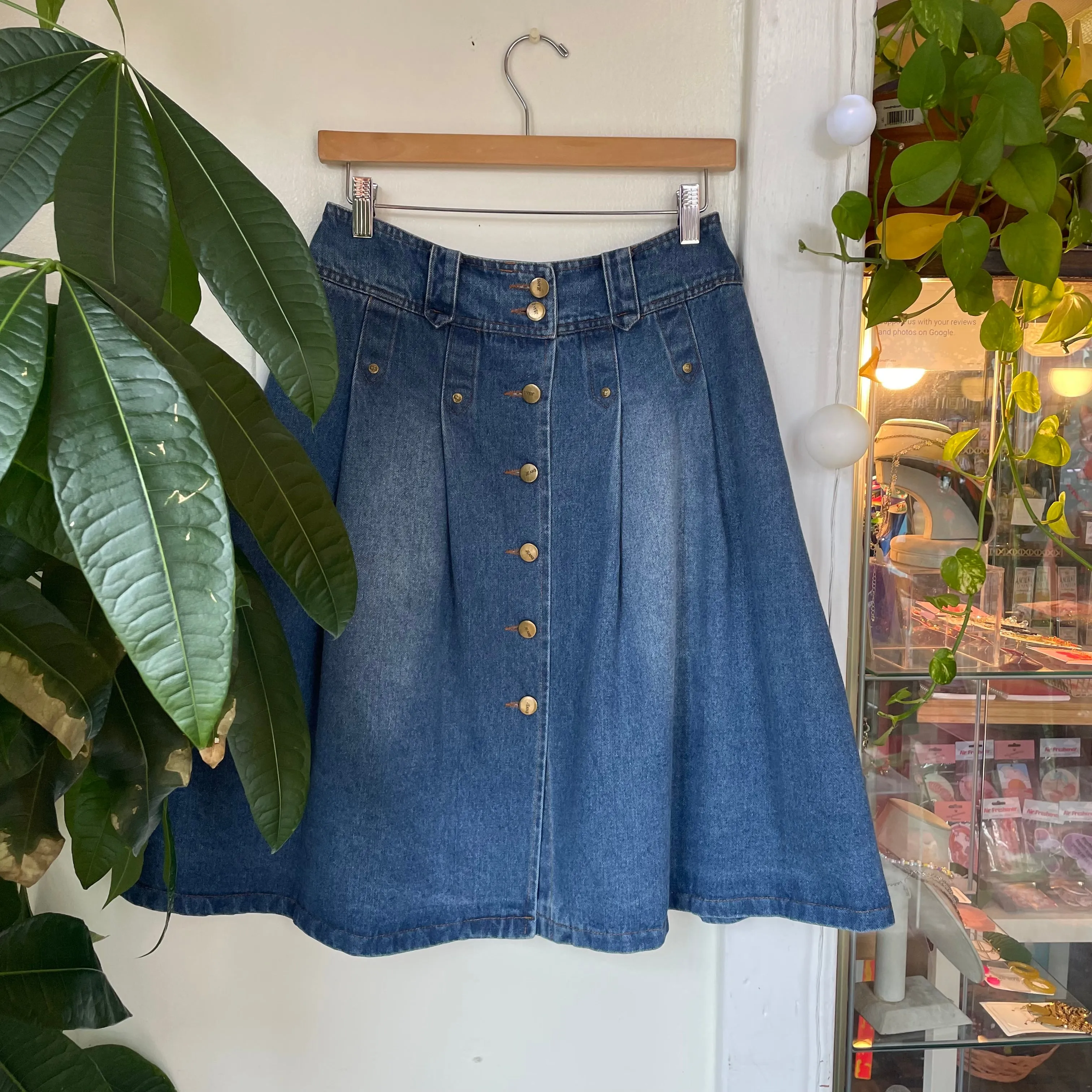 Vintage pleated button front denim skirt // 29 inch waist  (HT2415)