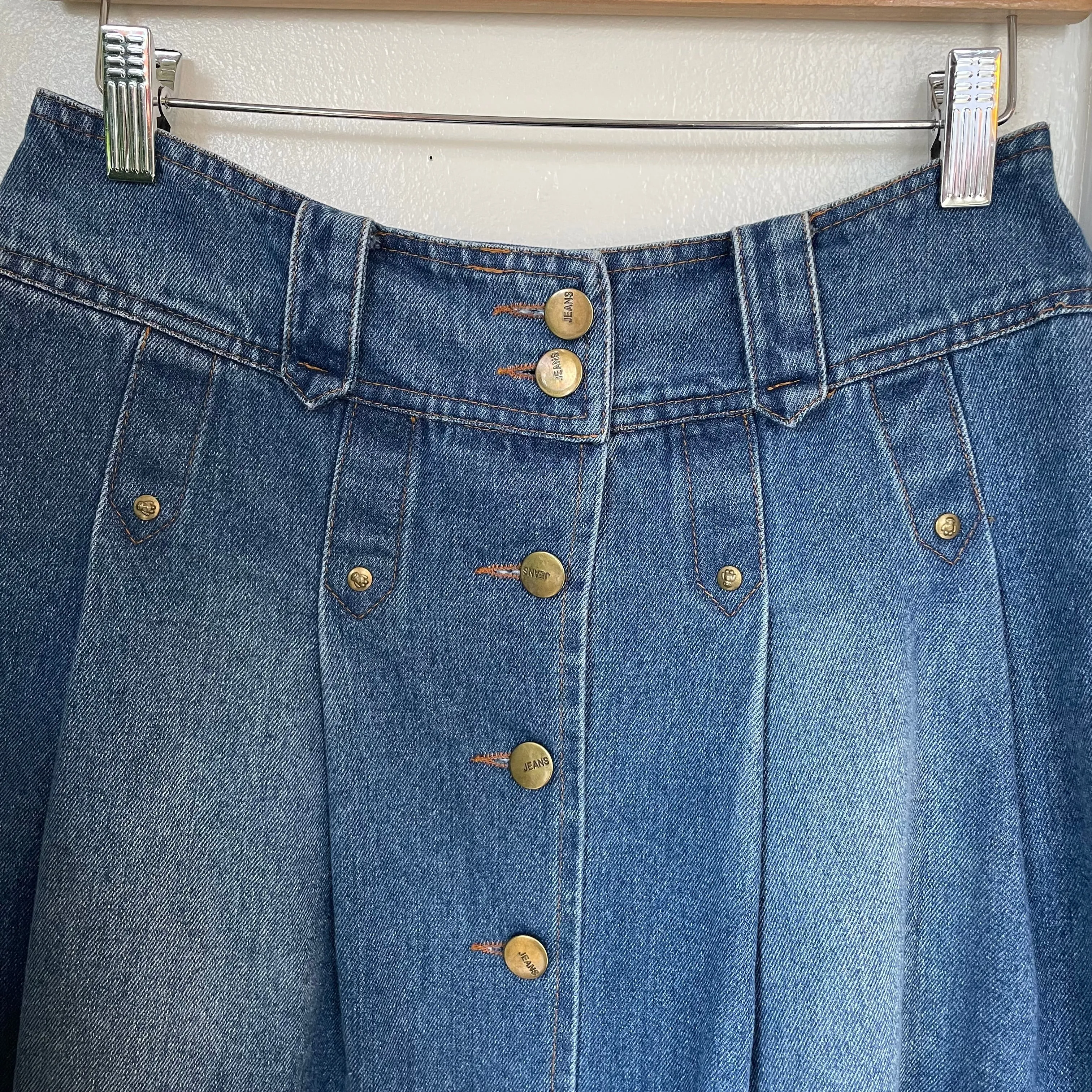 Vintage pleated button front denim skirt // 29 inch waist  (HT2415)